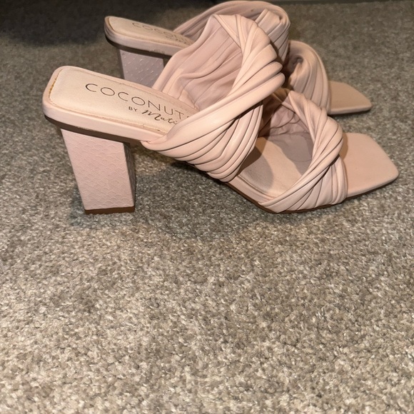 NEVER WORN Matisse Layla Heels - Picture 3 of 4